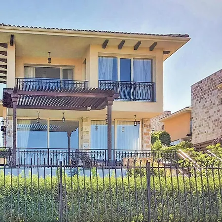 Five-bedroom Holiday In Lozenets